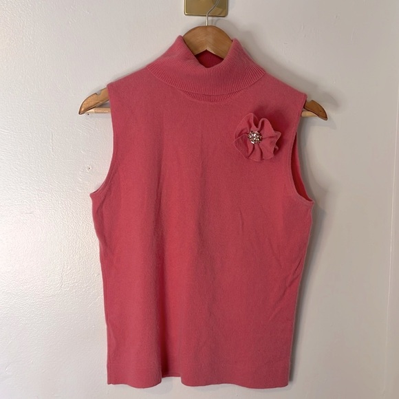 Dana Buchman 100% Cashmere Pink Turtleneck Sleeveless Top w/ Flower Brooch Sz XS - Picture 1 of 7